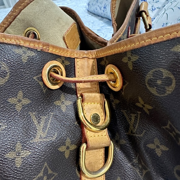 LOUIS VUITTON BUCKET BAG - Picture 2 of 10
